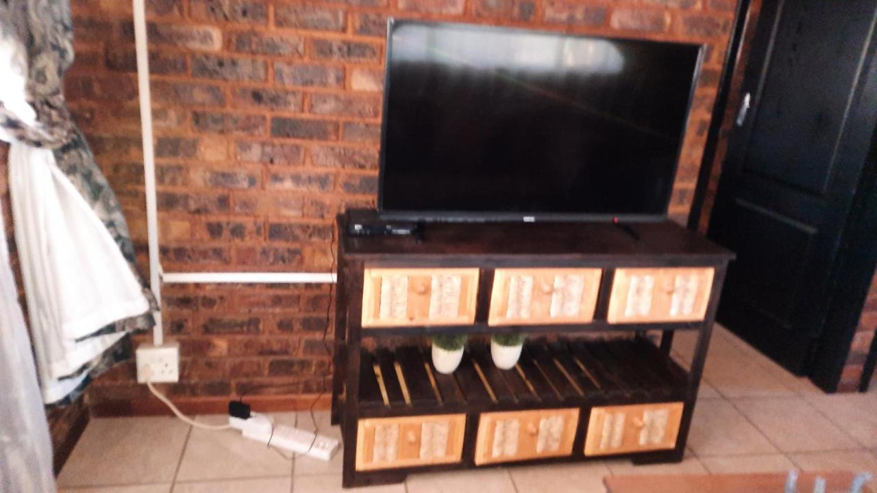 Legaeng Cottage - Serenity Pretoria-Noord 外观 照片