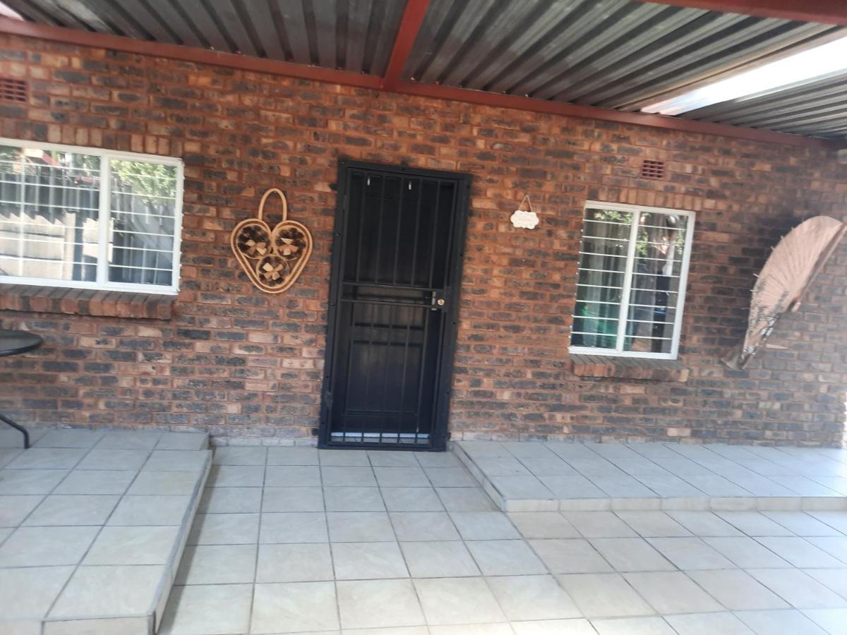 Legaeng Cottage - Serenity Pretoria-Noord 外观 照片