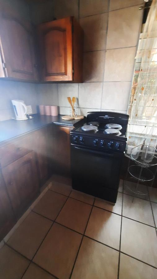 Legaeng Cottage - Serenity Pretoria-Noord 外观 照片